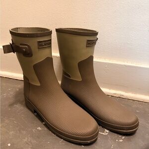 Hunter Women's Olive and Brown Rain Boots